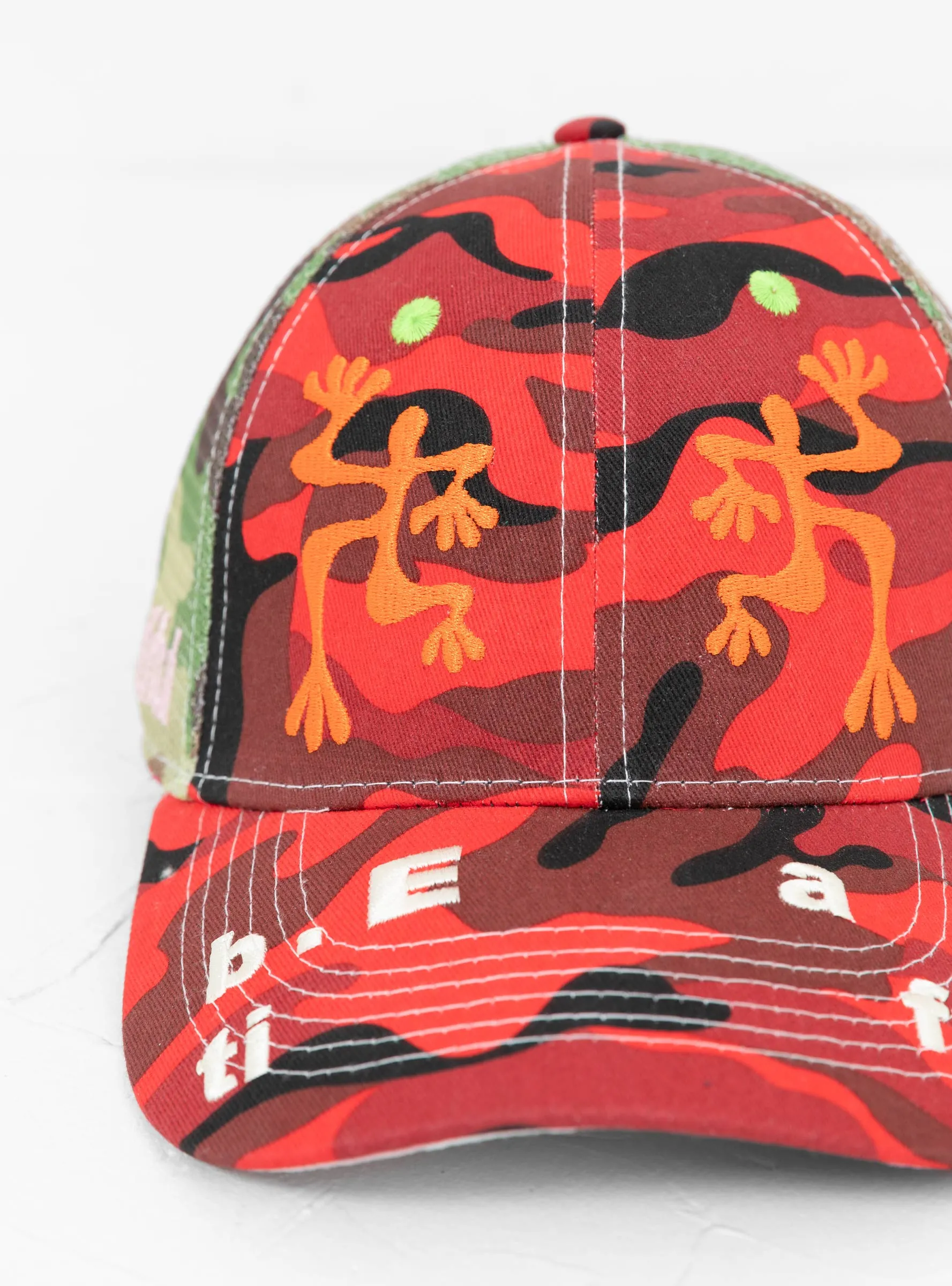 Biyu Trucker Hat Red Camo