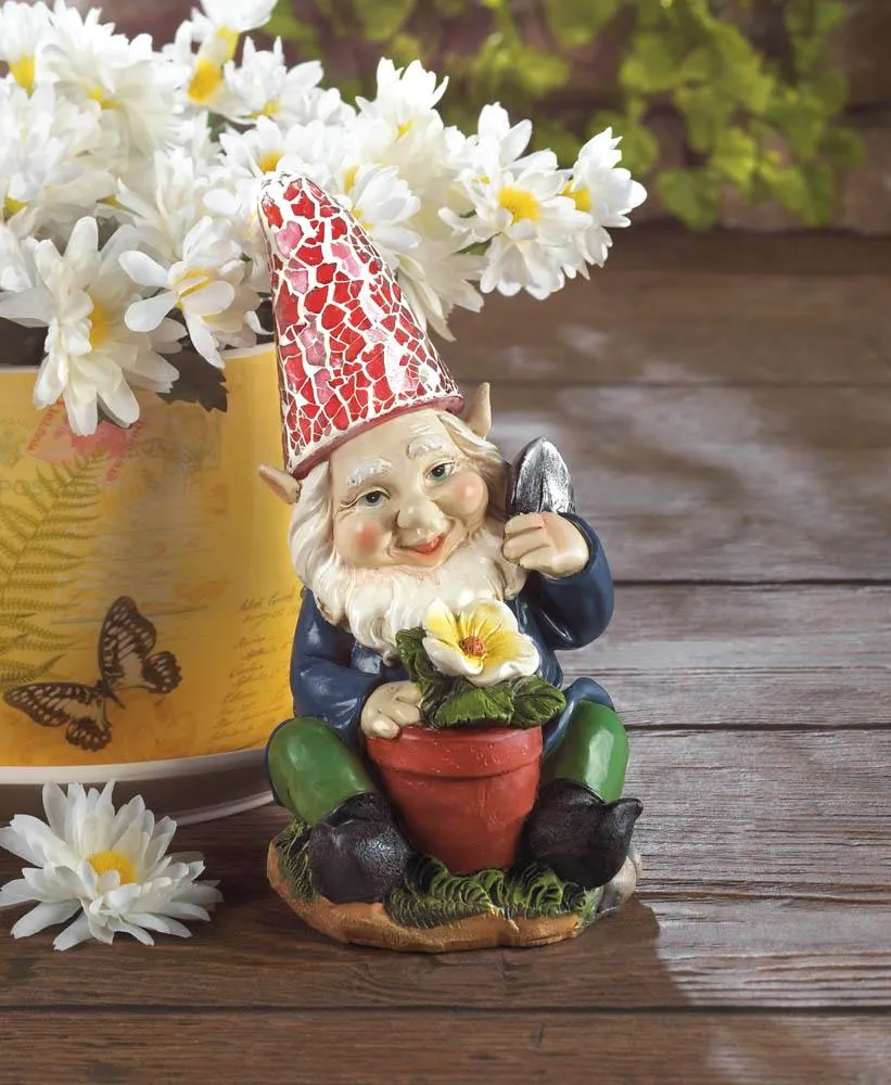 Gardening Gnome Solar Garden Statue