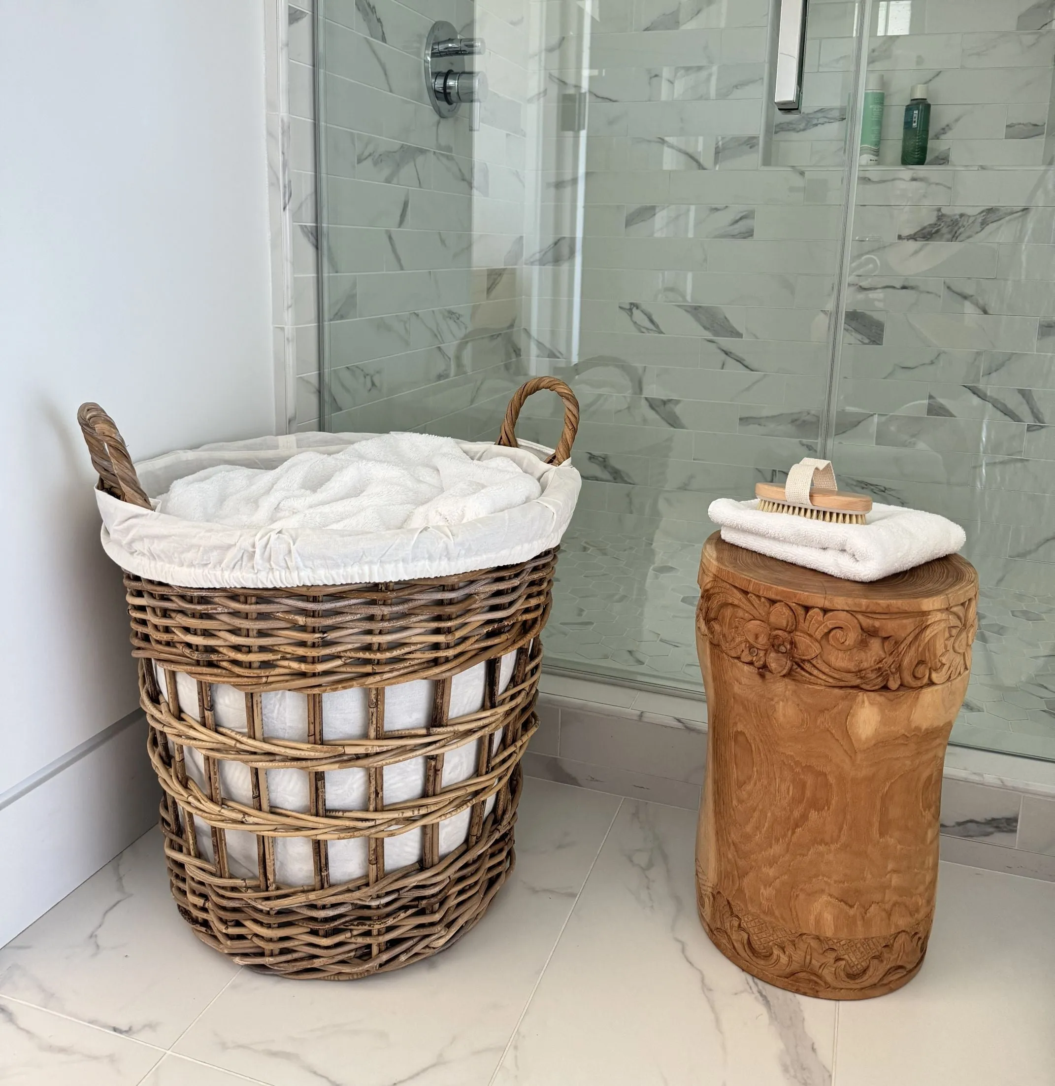 Kobo Round Rattan Storage and Laundry Basket with Liner and Handles - Removable and Washable Liner